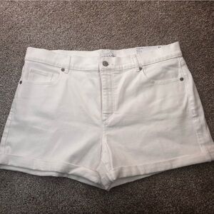 32 Mid Rise The Roll Shorts (White shorts from Loft) tag still on
